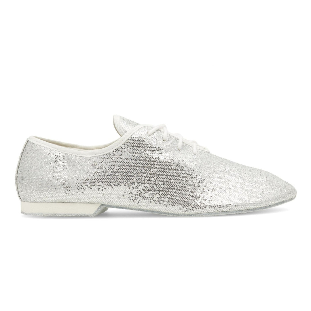 JZE79 So Danca Jazzschuh in Silber von Rumpf, mit niedrigem Absatz und glänzendem Obermaterial, von der Seite dargestellt.